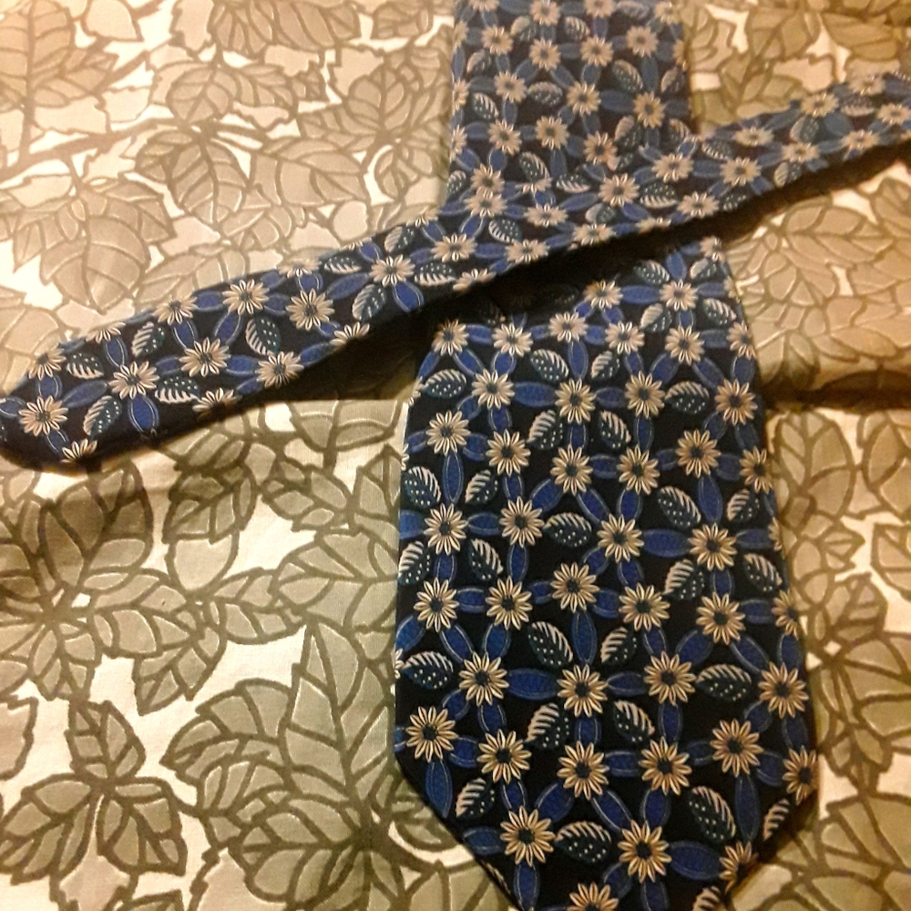 Men's Valentino tie